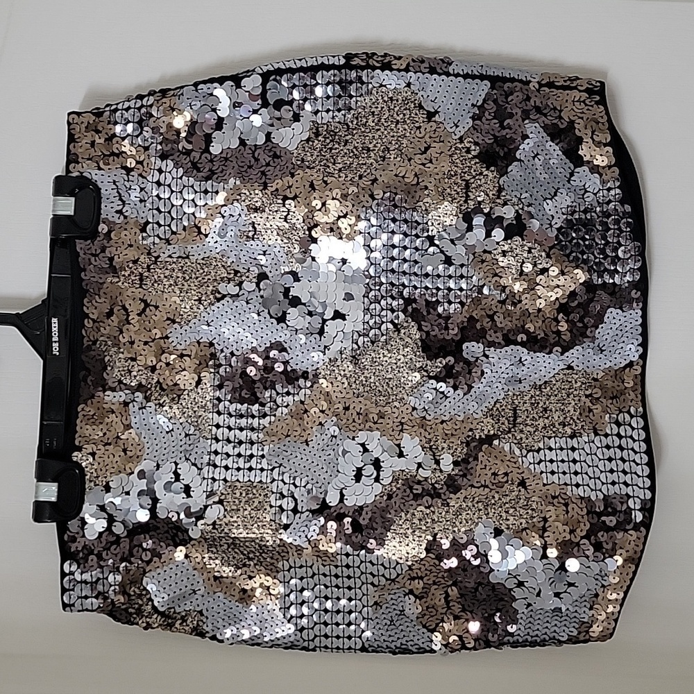 Express Size XS Gold, Silver, Black Sequin Pull-On Mini Skirt, Gently Used Cond.